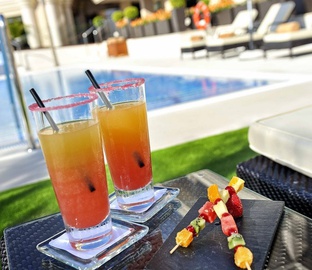 Pool Bar  Vincci Selección Aleysa Málaga Benalmádena