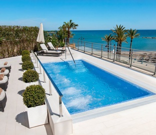Piscina  Vincci Selección Aleysa Málaga Benalmádena